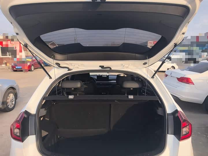 Фото 19 - Geely Vision X3