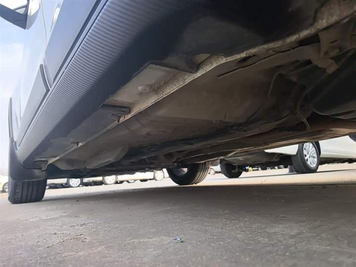 Фото 22 - Geely Vision X3