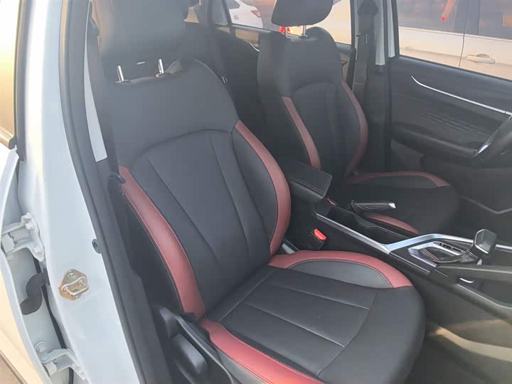 Фото 25 - Geely Vision X3