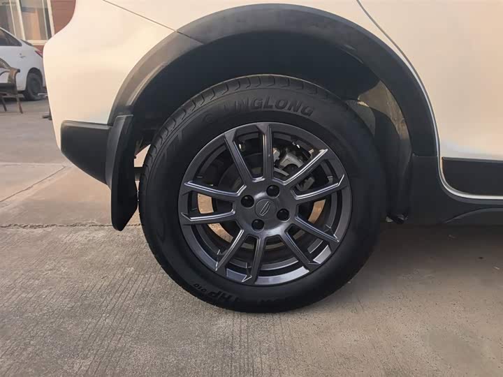 Фото 26 - Geely Vision X3