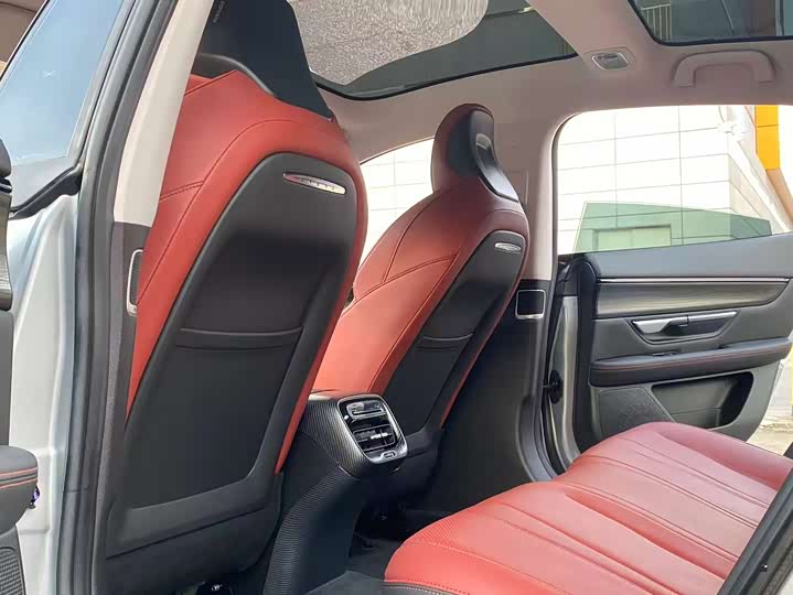 Фото 8 - XPeng P7