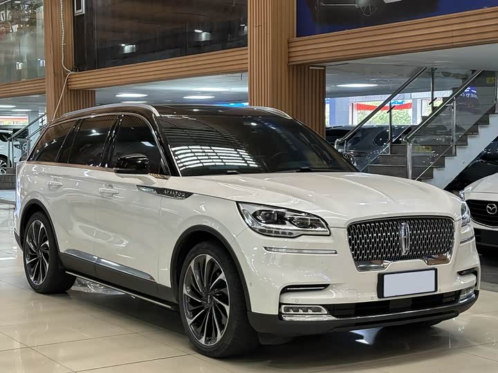 Фото 3 - Lincoln Aviator