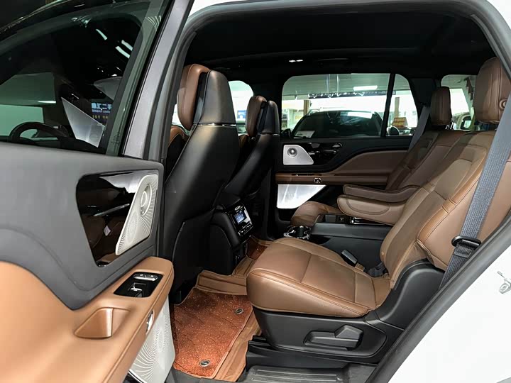 Фото 8 - Lincoln Aviator