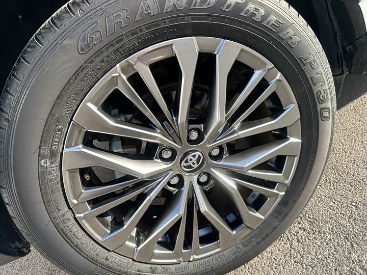 Фото 10 - Toyota Wildlander