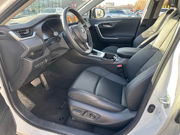 Фото 13 - Toyota Wildlander