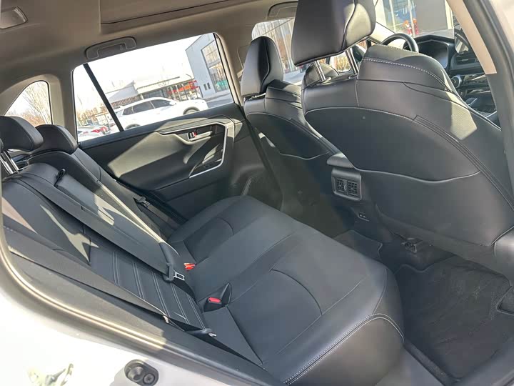 Фото 7 - Toyota Wildlander