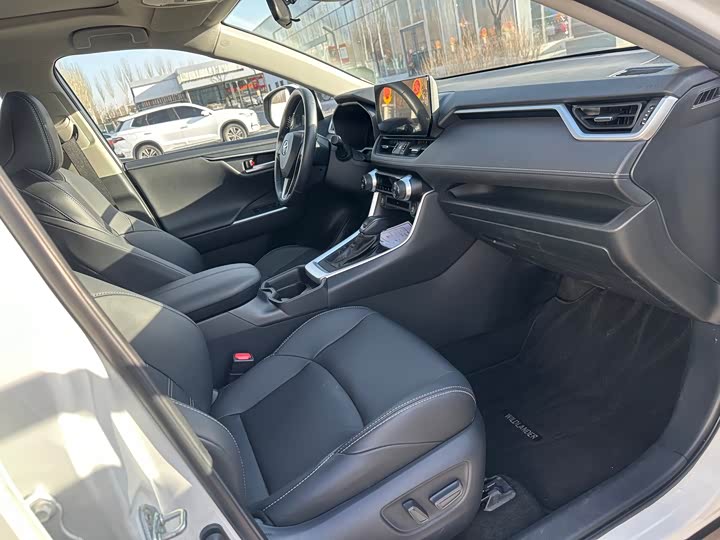 Фото 8 - Toyota Wildlander