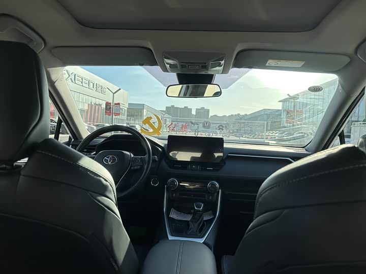 Фото 9 - Toyota Wildlander