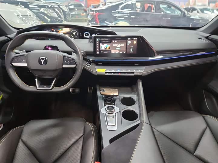 Фото 10 - Changan UNI-V