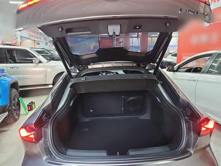 Фото 19 - Changan UNI-V