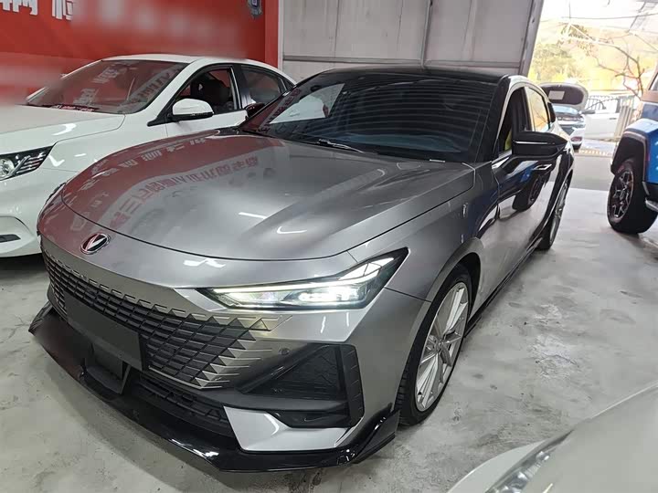 Фото 2 - Changan UNI-V