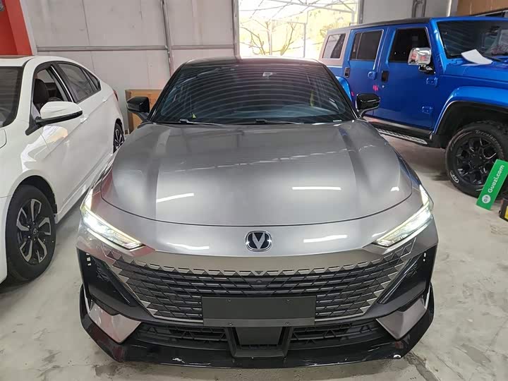 Фото 3 - Changan UNI-V