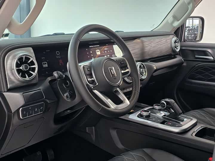 Фото 10 - Tank 300