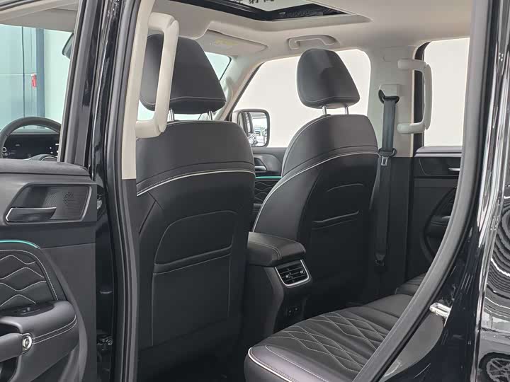 Фото 12 - Tank 300