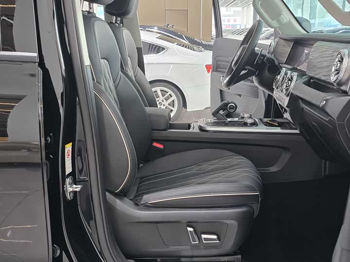 Фото 6 - Tank 300