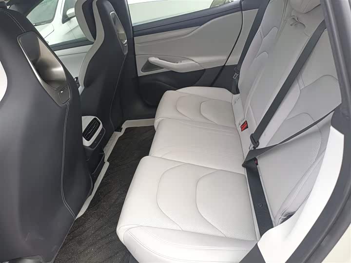 Фото 16 - Xiaomi SU7