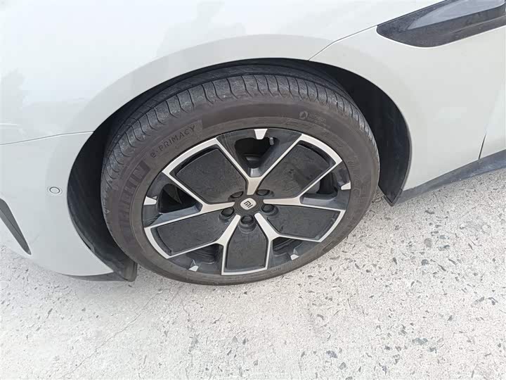 Фото 22 - Xiaomi SU7