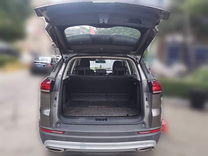 Фото 10 - Geely Atlas