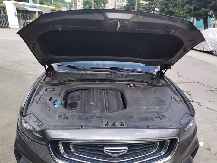 Фото 11 - Geely Atlas