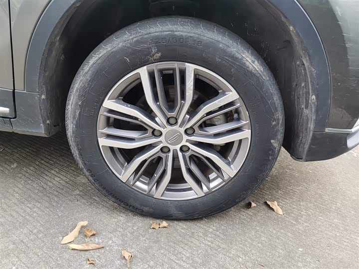 Фото 31 - Geely Atlas