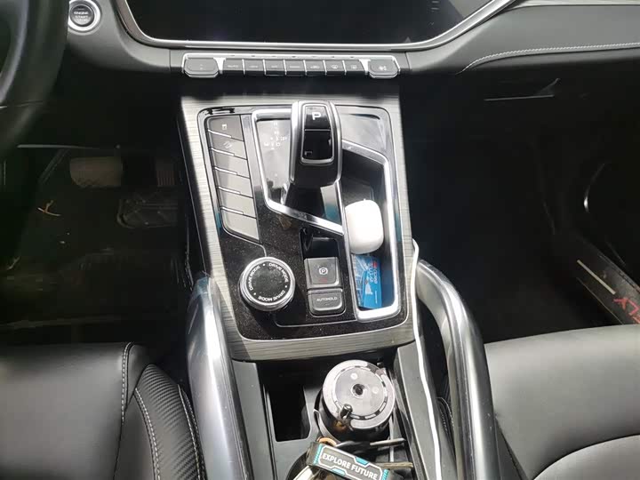 Фото 7 - Geely Atlas