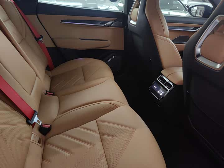 Фото 10 - Zeekr 001