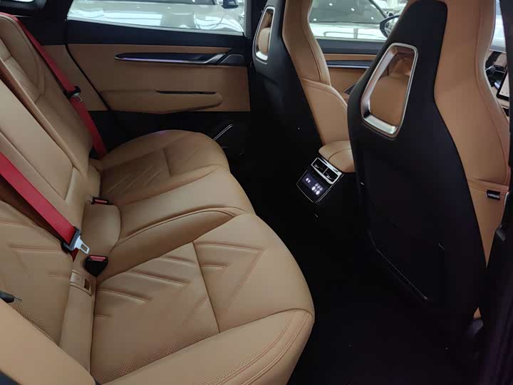 Фото 11 - Zeekr 001