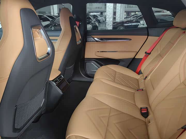 Фото 12 - Zeekr 001