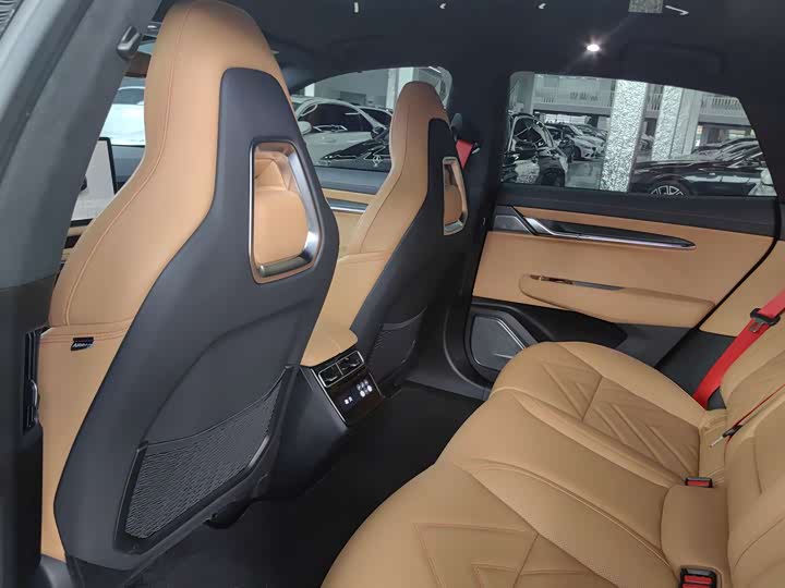 Фото 13 - Zeekr 001