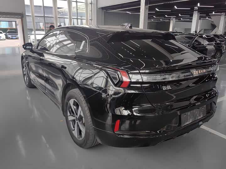 Фото 15 - Zeekr 001