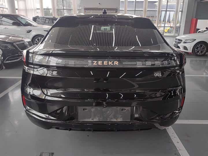 Фото 17 - Zeekr 001