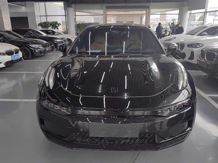 Фото 2 - Zeekr 001