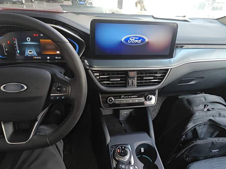 Фото 10 - Ford Focus