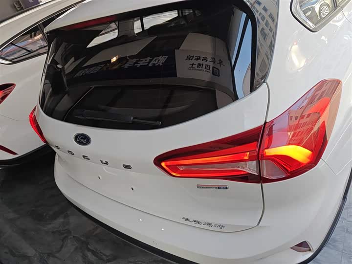 Фото 6 - Ford Focus