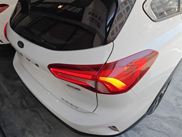 Фото 7 - Ford Focus