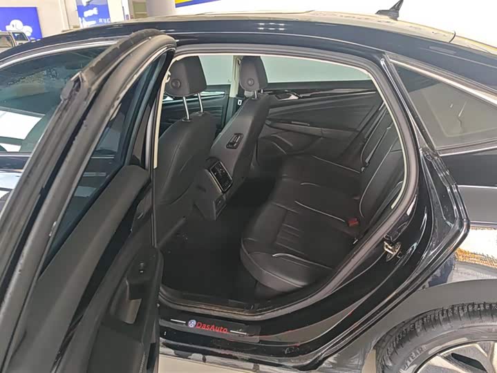 Фото 11 - Volkswagen Passat