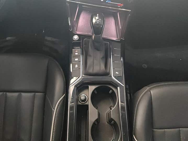 Фото 16 - Volkswagen Passat