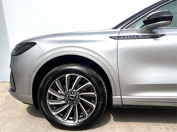 Фото 11 - Lincoln Corsair