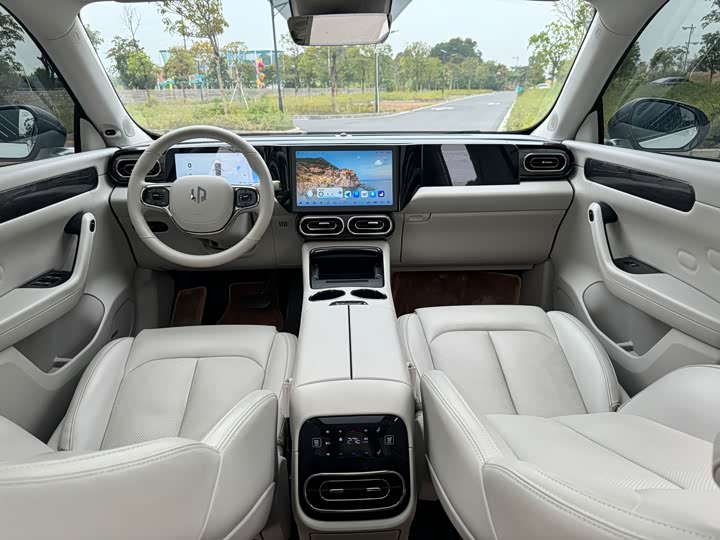 Фото 14 - Leapmotor C11