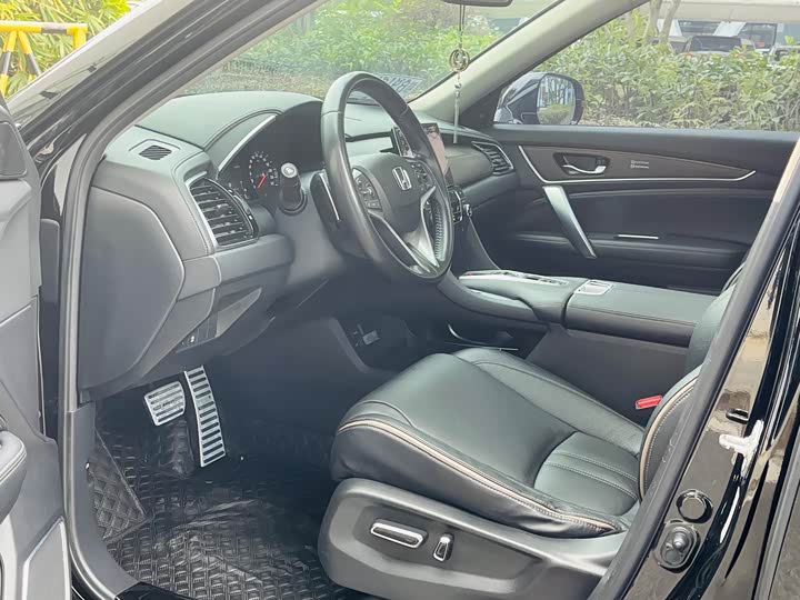 Фото 8 - Honda Avancier