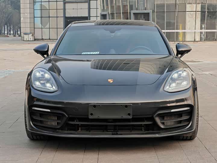 Фото 2 - Porsche Panamera