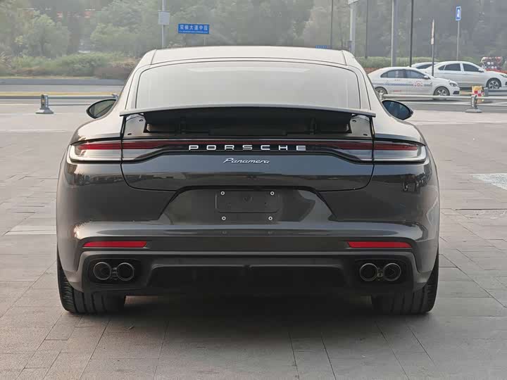 Фото 3 - Porsche Panamera