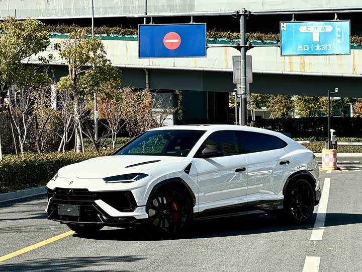 Фото 1 - Lamborghini Urus