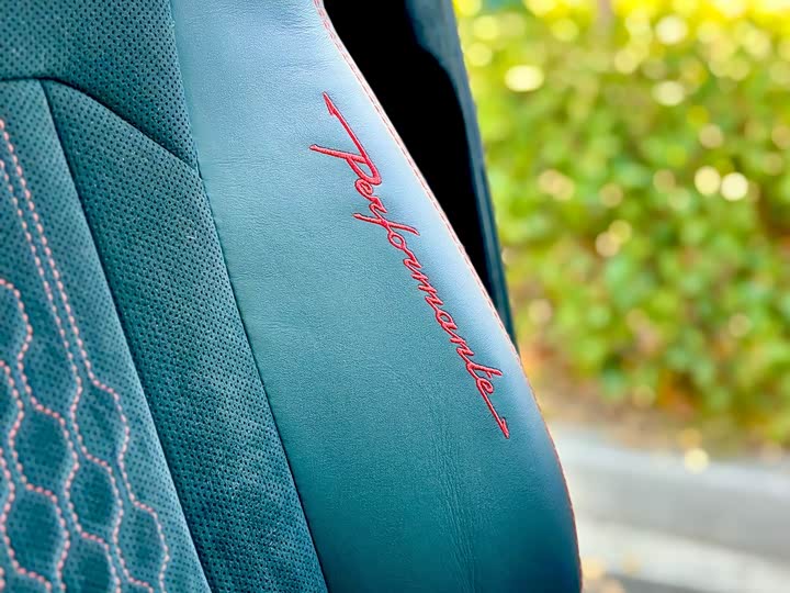 Фото 13 - Lamborghini Urus