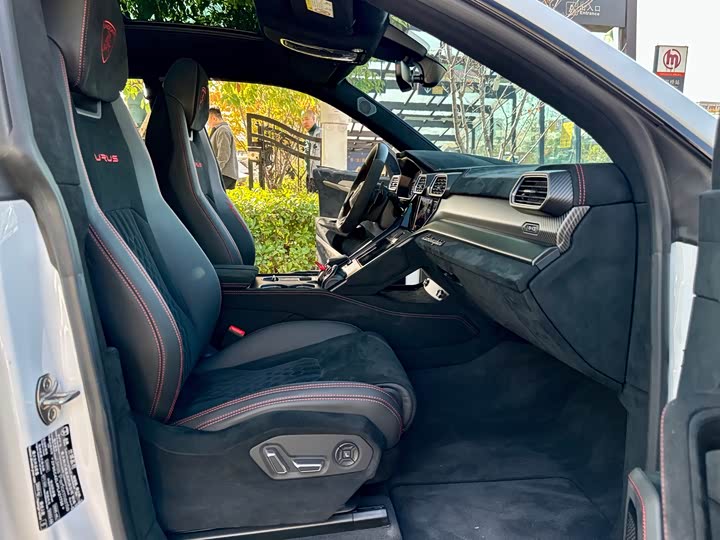 Фото 14 - Lamborghini Urus