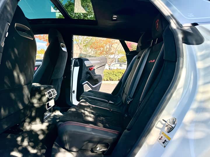 Фото 16 - Lamborghini Urus