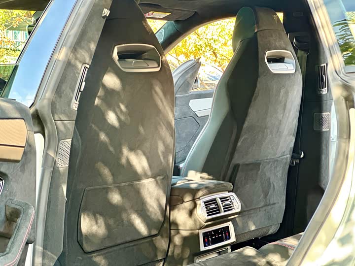 Фото 18 - Lamborghini Urus