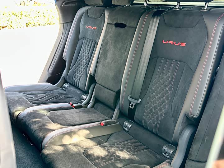 Фото 20 - Lamborghini Urus