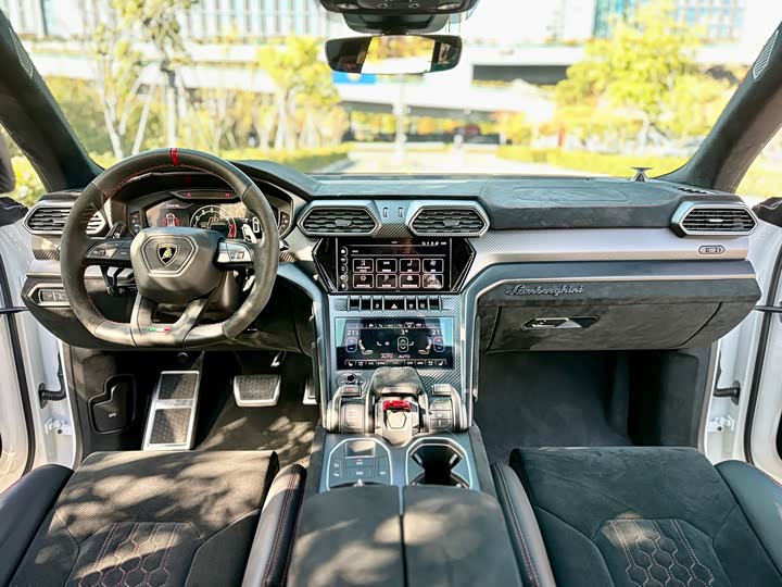 Фото 21 - Lamborghini Urus