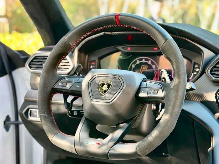 Фото 22 - Lamborghini Urus